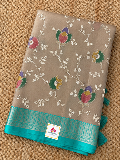 Kota Doris - Muted Beige with Sea Green borders