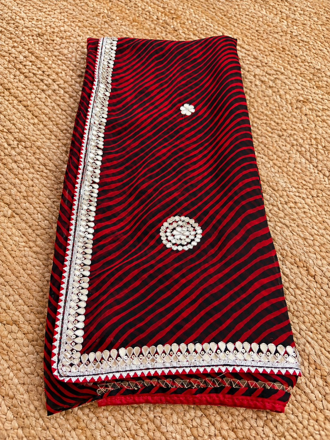 Leheriya Saree - Black & Red Medley