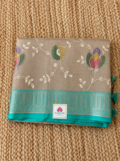 Kota Doris - Muted Beige with Sea Green borders