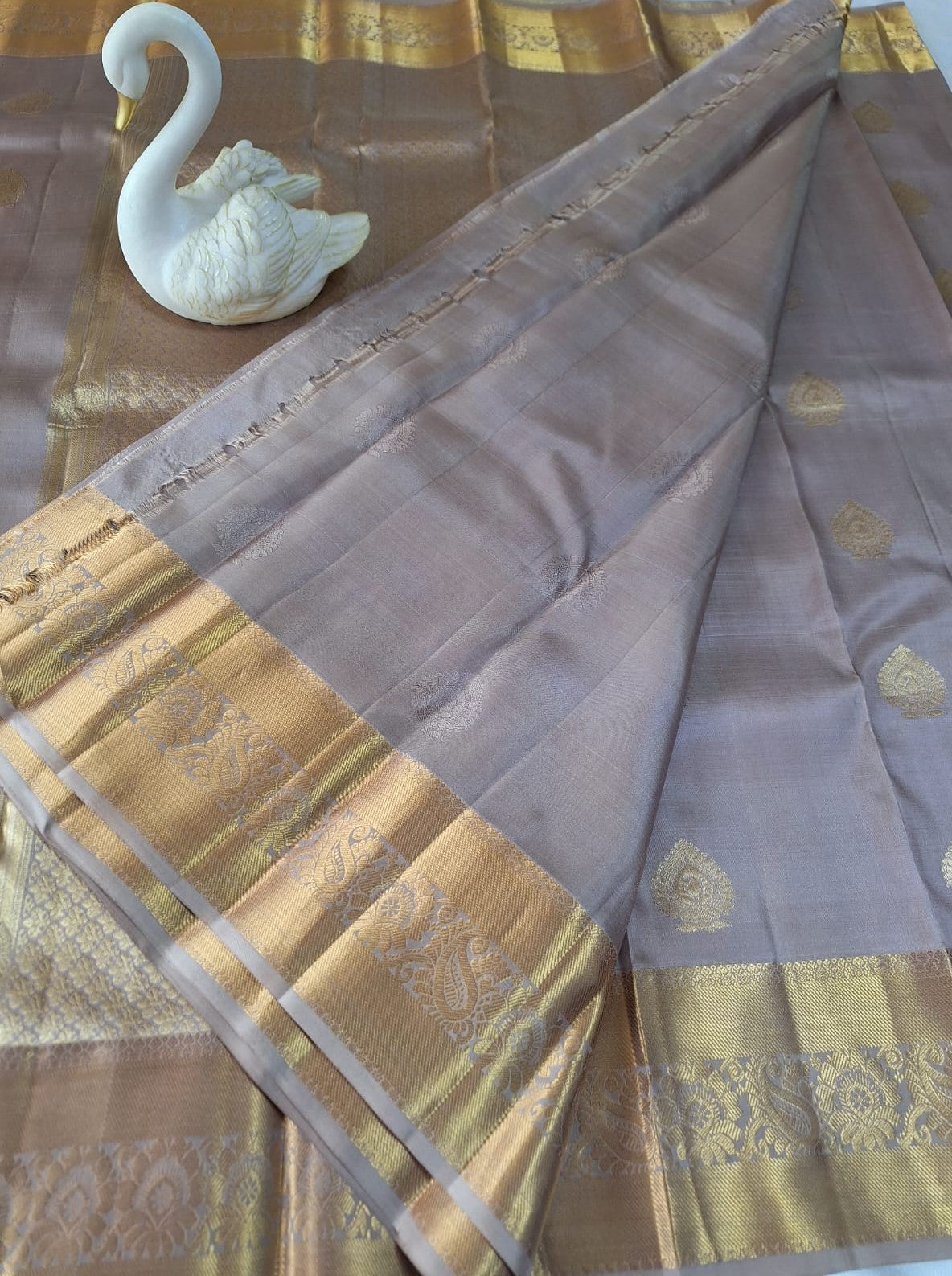 Pure Kanjeevaram Handloom Silk - Mauve & Golden Spades Motifs