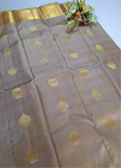Pure Kanjeevaram Handloom Silk - Mauve & Golden Spades Motifs