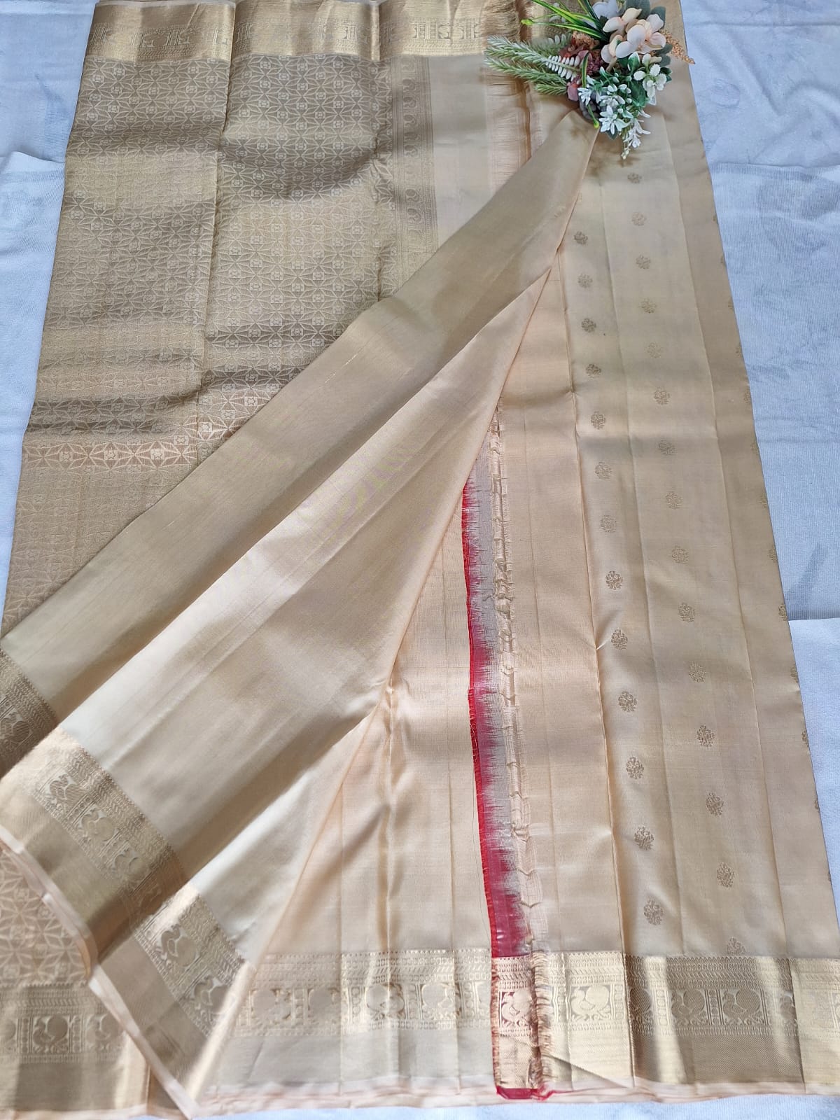 Pure Handloom Kanjeevaram Silk - Creme & Golden Tone Floral Motifs