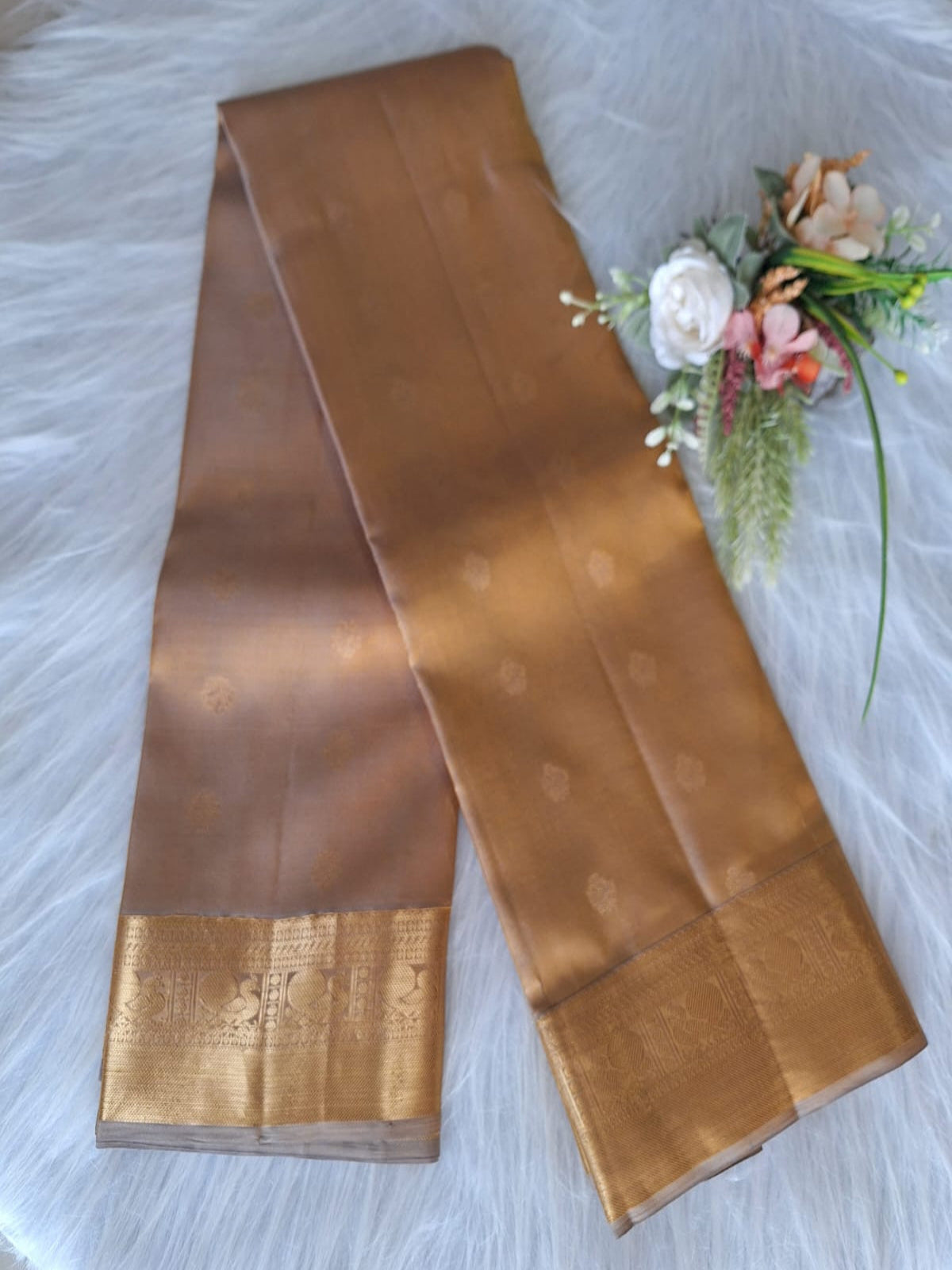 Pure Handloom Kanjeevaram Silk - Golden Floral boota Beauty