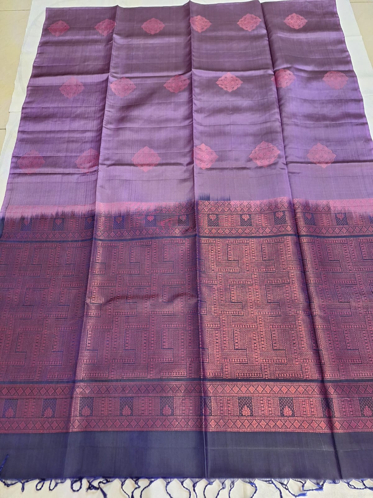 Pure Handloom Soft Silk - Pastel Mauve-Navy Borderless pattern