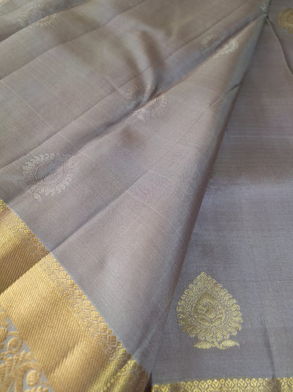 Pure Kanjeevaram Handloom Silk - Mauve & Golden Spades Motifs