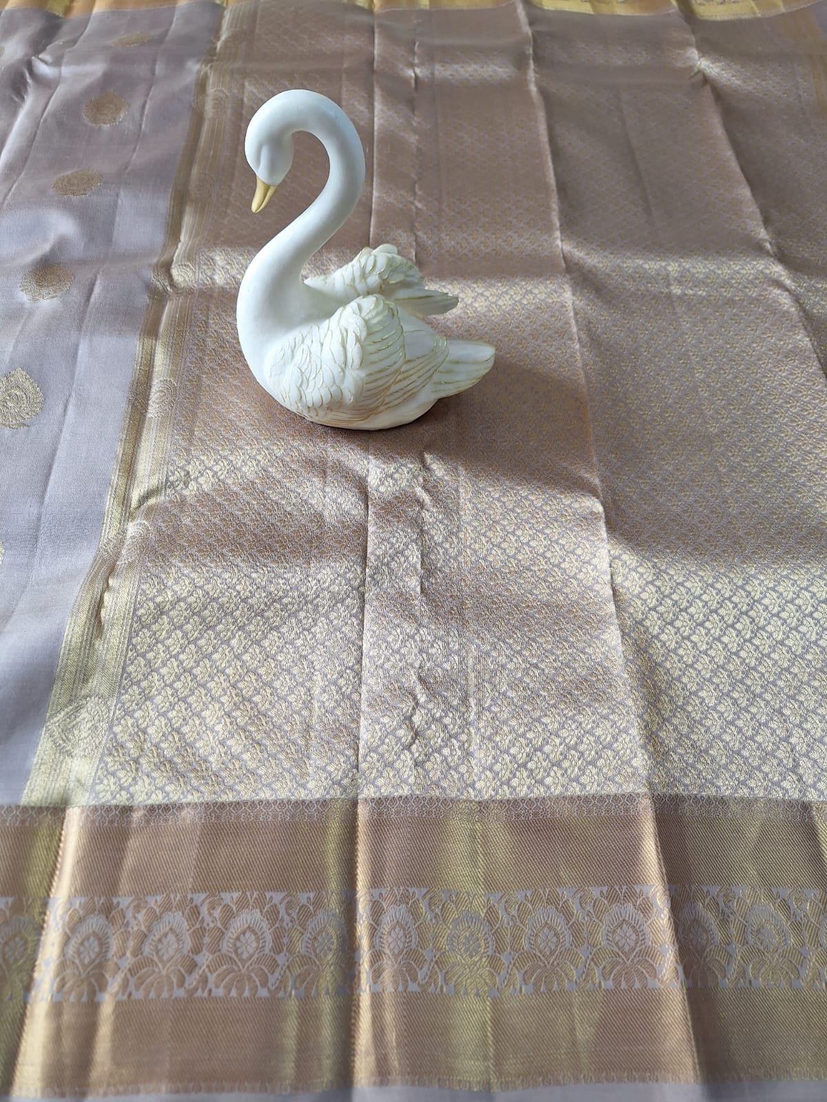 Pure Kanjeevaram Handloom Silk - Mauve & Golden Spades Motifs