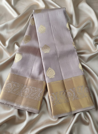 Pure Kanjeevaram Handloom Silk - Mauve & Golden Spades Motifs