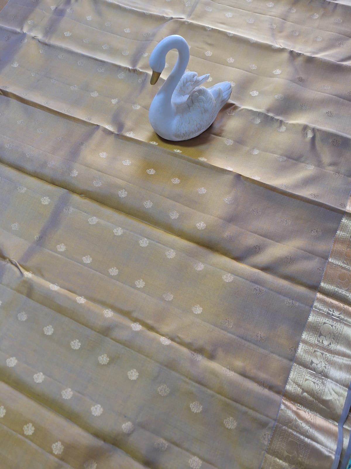 Pure Handloom Kanjeevaram Silk - Golden Floral boota Beauty