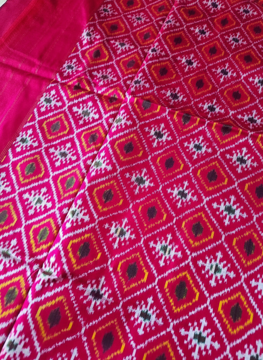 Pure Handloom Pochampally Ikat - Patola style Emerald Green & Red