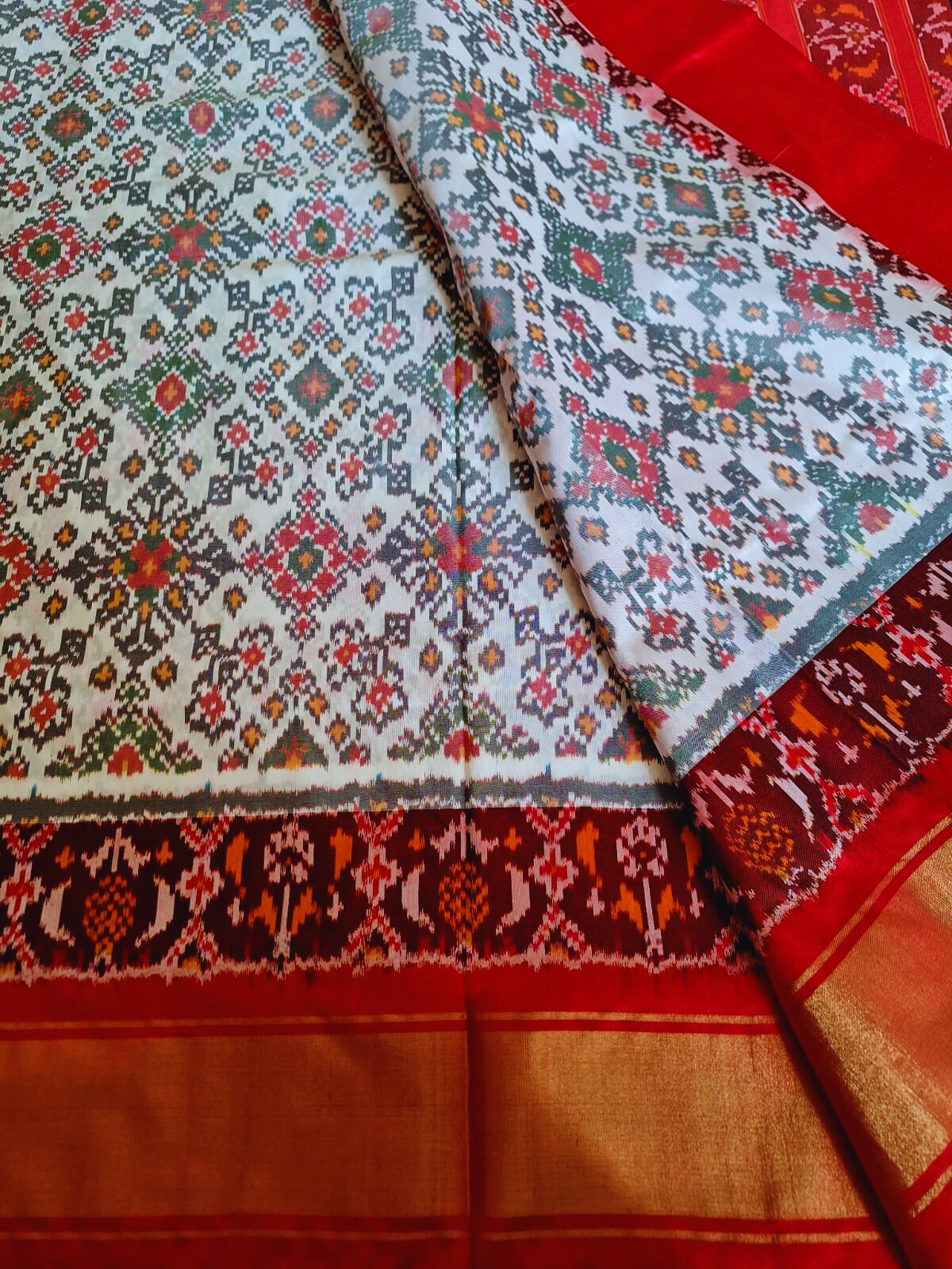 Pure Handloom Pochampally Ikat - Rhombus White Red & Maroon