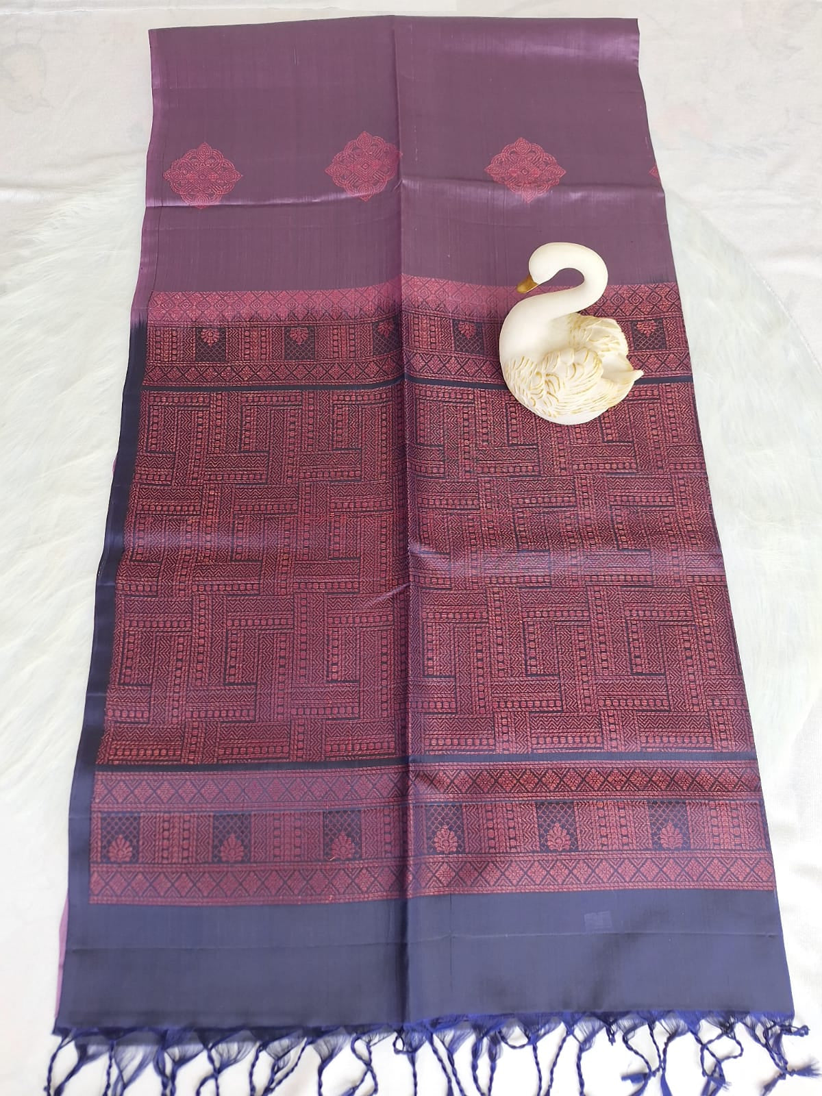 Pure Handloom Soft Silk - Pastel Mauve-Navy Borderless pattern