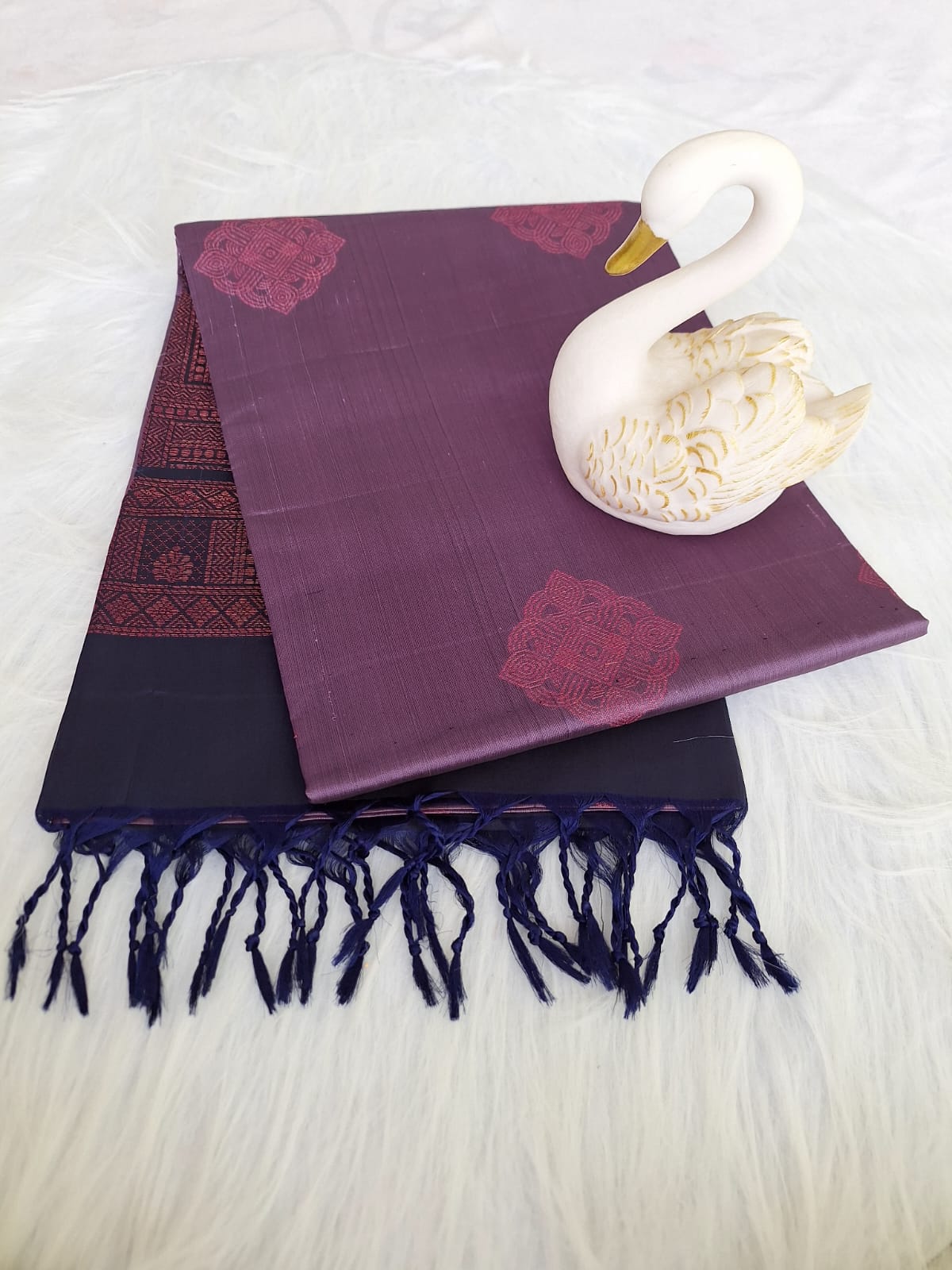 Pure Handloom Soft Silk - Pastel Mauve-Navy Borderless pattern