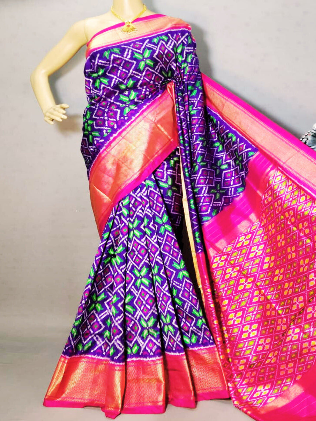 Pure Handloom Pochampally Ikat - Rangoli motifs - Purple with Pink